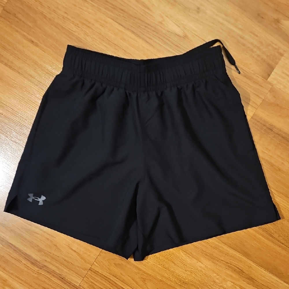 Under Armour Black Athletic Shorts Size Small